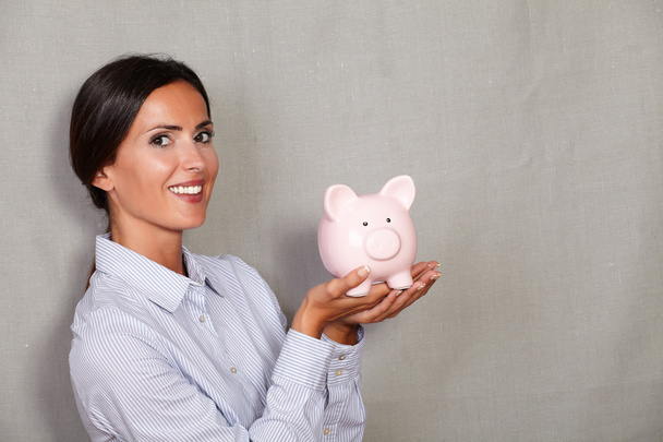 businesswoman holding pink piggy bank - 写真・画像
