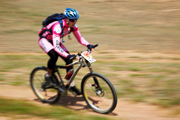 περιπέτεια ανταγωνισμού ποδήλατο βουνού - Φωτογραφία, εικόνα