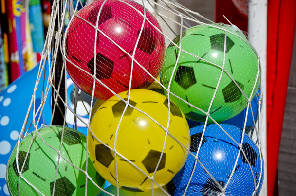 Palline da calcio in plastica per bambini in sacchetto di rete
 - Foto, immagini