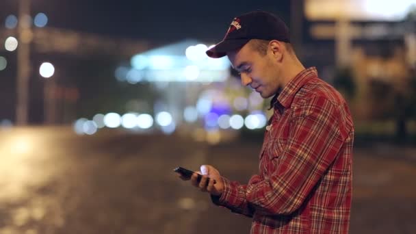 Man Uses a Smartphone - Felvétel, videó