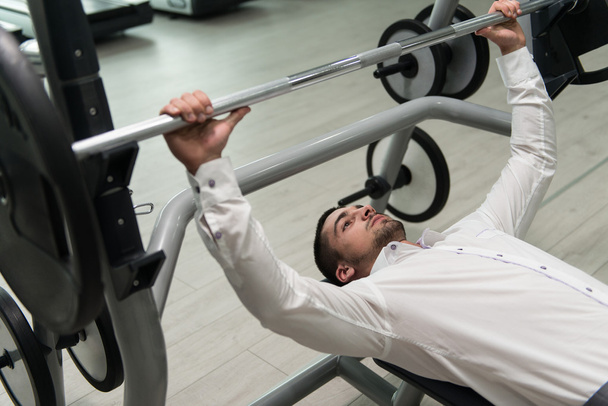Businessman Exercise Bench Press With Barbell - Foto, Imagem