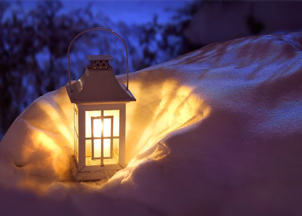 Lanterna nella neve
 - Foto, immagini