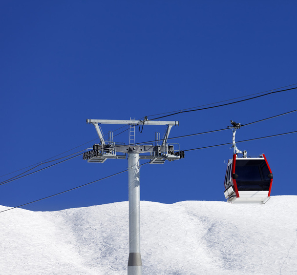 Gondola lift at ski resort in nice day - Fotoğraf, Görsel