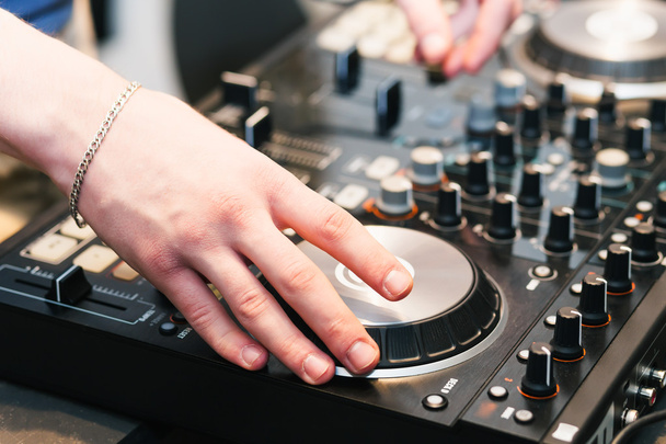 hands on the DJ decks - Фото, изображение