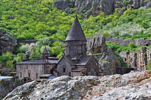 Ermeni Geghard manastırı eteklerinde - Fotoğraf, Görsel