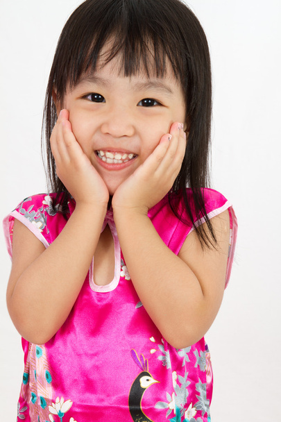 Kiinalainen pieni tyttö yllään Cheongsam tervehdys ele
 - Valokuva, kuva