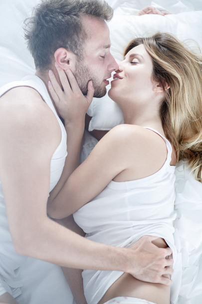 Boyfriend and girlfriend kissing - Foto, imagen