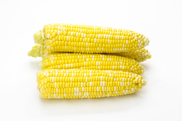 kukurydza gotowy do jedzenia na biały - Zdjęcie, obraz