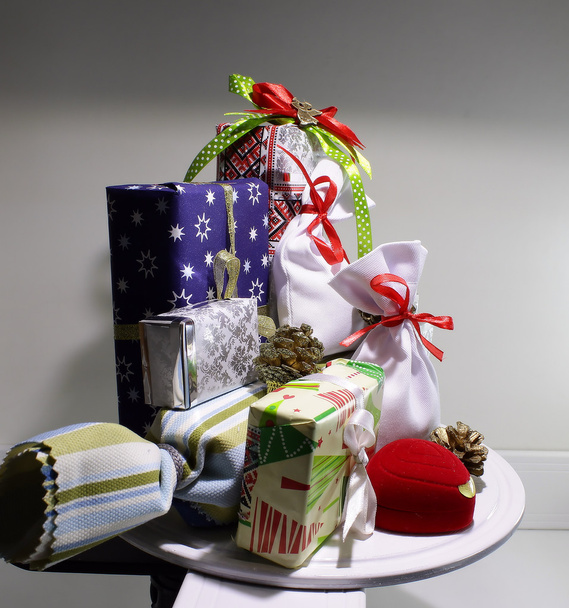 Nouvel An et cadeaux de Noël décoration détaillée plan de studio
 - Photo, image