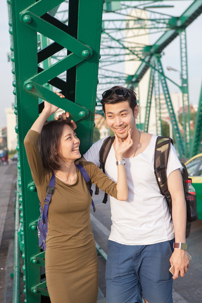 parejas de jóvenes asiático hombre y mujer relajante emoción con hap
 - Foto, imagen