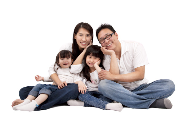Aziatische familie geïsoleerd op wit - Foto, afbeelding