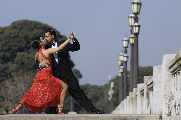 Пара танцующих танго
 - Фото, изображение