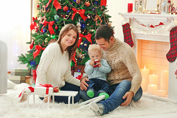 Christmas family portrait in home holiday living room - Valokuva, kuva