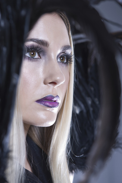 Lady with purple makeup and feathers - Zdjęcie, obraz