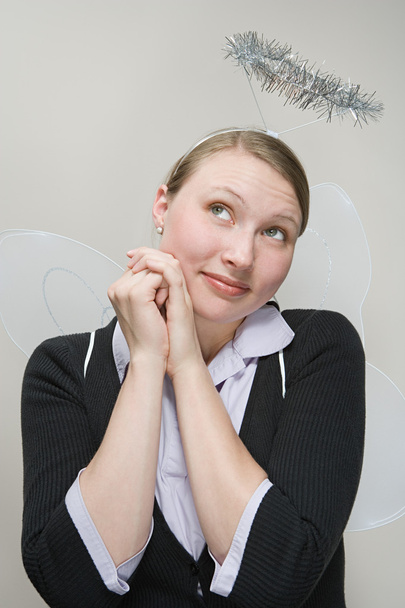Trabajador de oficina vestido como un ángel
 - Foto, Imagen