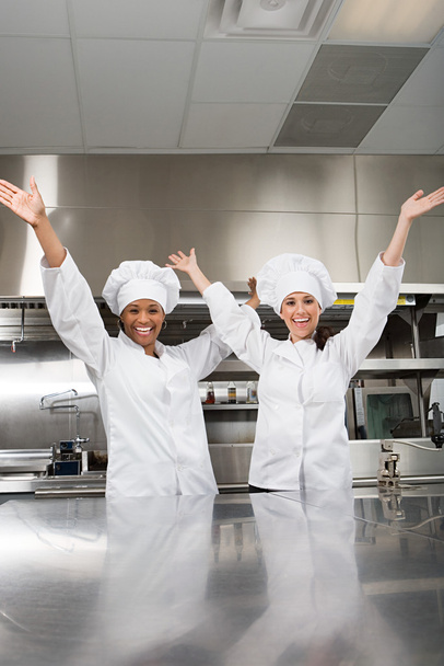 Dva kuchaři se usmívá na kameru - Fotografie, Obrázek