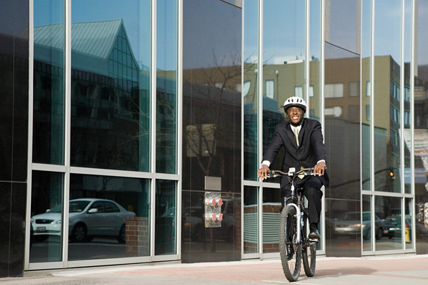 Businessman riding bicycle - Photo, image