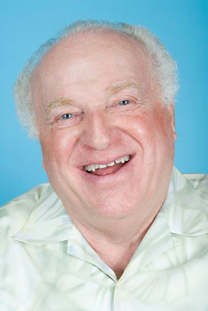 Egy idősebb felnőtt férfi portréja - Fotó, kép
