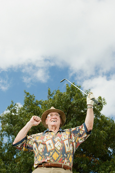Старший играет в гольф
 - Фото, изображение
