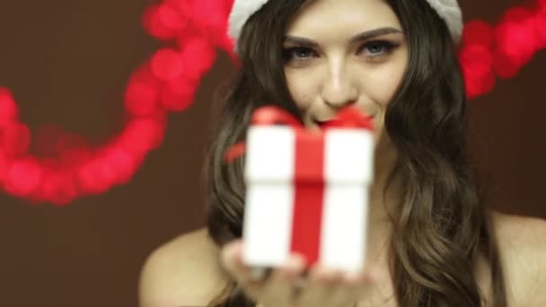 Santa girl give present - Footage, Video