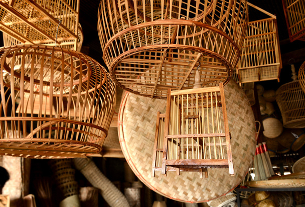 Cesta de bambú natural hecha a mano
 - Foto, imagen