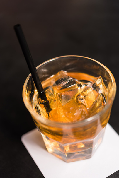 Whisky na skále s trubičkou - Fotografie, Obrázek