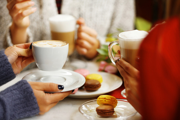 Women meeting in cafe - Foto, immagini