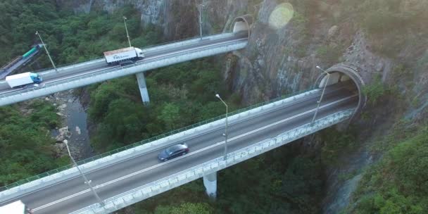 Εθνική οδό ορεινούς δρόμους που συνδέονται με τη γέφυρα - Πλάνα, βίντεο