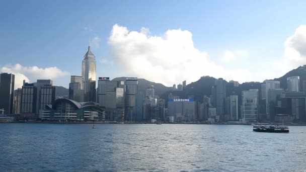 Victoria Harbour s obchodní centrum v Hong Kongu - Záběry, video