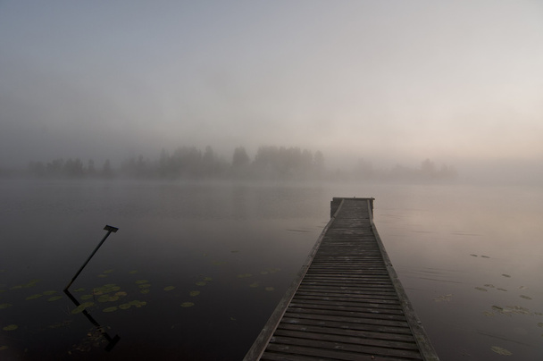 Finlandia, mgła na wodzie. - Zdjęcie, obraz