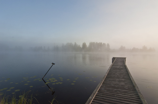 Finland, mist op het water. - Foto, afbeelding