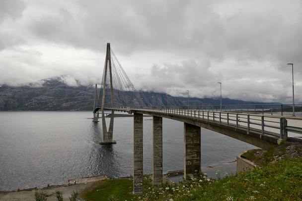 Helgelands bridge, Sandnessjoen - Foto, imagen