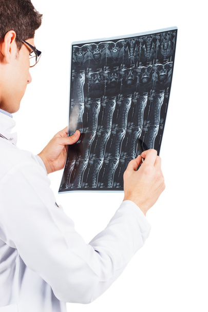 Junge Ärztin mit dem Röntgenbild in der Hand - Foto, Bild