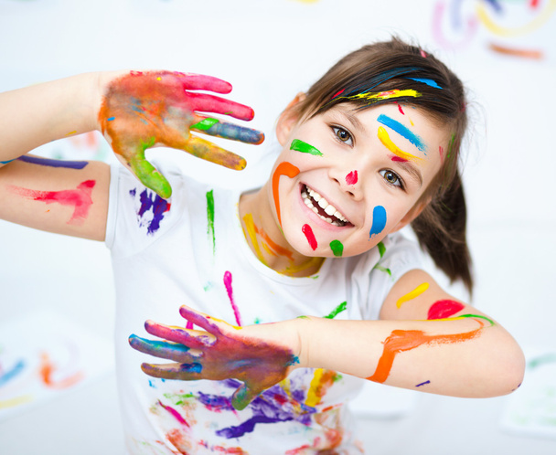 Cute girl playing with paints - Photo, Image