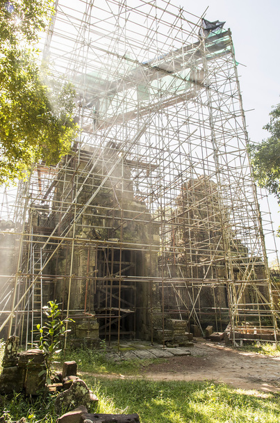 restauración antiguo templo
 - Foto, imagen