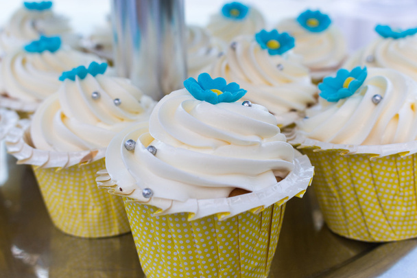 Beyaz düğün cupcakes - Fotoğraf, Görsel