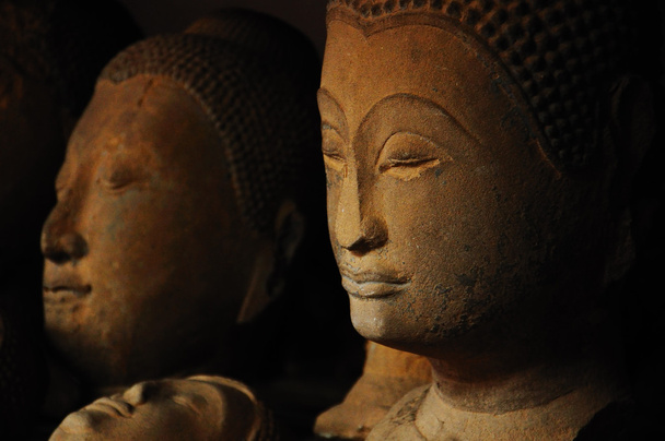 Голова Будди знехтувати стародавніх Пісковик - Фото, зображення