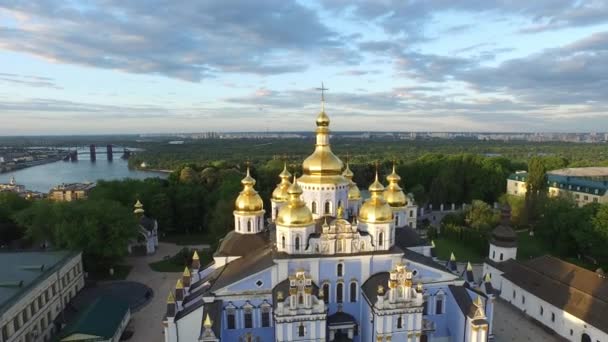 Luchtfoto Kiev St. Michael St. Michael's Cathedral Square. Dag van Europa. Freegen - Video