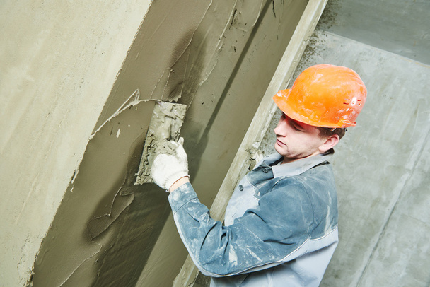 Plasterer at work with wall - Foto, Imagen
