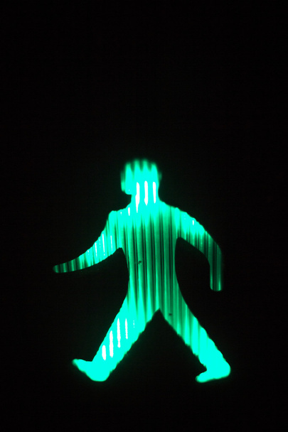 Homem verde vai semáforo pedestre
  - Foto, Imagem