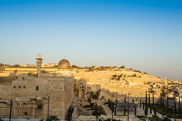 Στον ορίζοντα της παλιάς πόλης στο όρος του ναού στην Ιερουσαλήμ, Ισραήλ. - Φωτογραφία, εικόνα