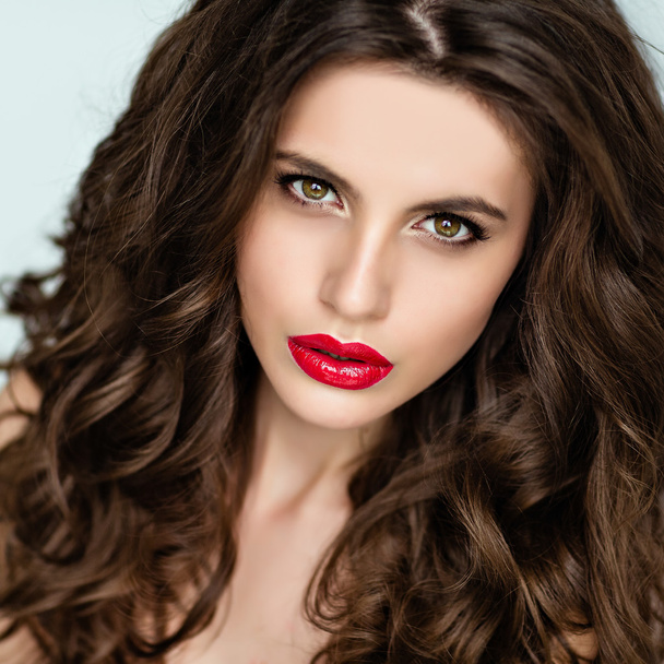 Portrait of a beautiful glamorous brunette with curly hair and b - Photo, image