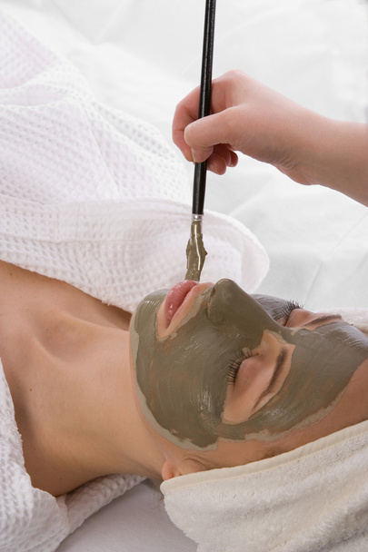 Application of a clay mask - 写真・画像