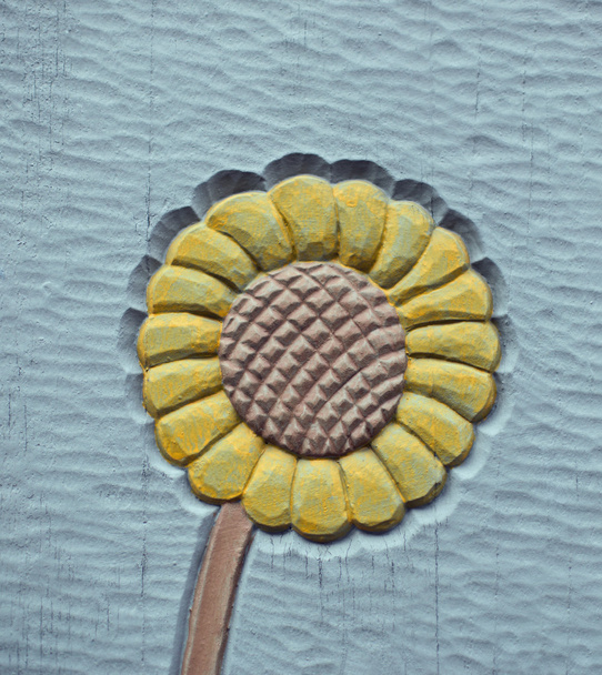 Різьблений дерев'яний соняшник
 - Фото, зображення