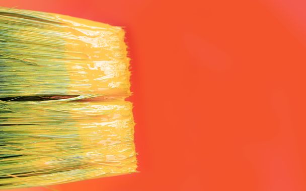 İpucu, bir boya fırçası ve turuncu kopya alanı - Fotoğraf, Görsel
