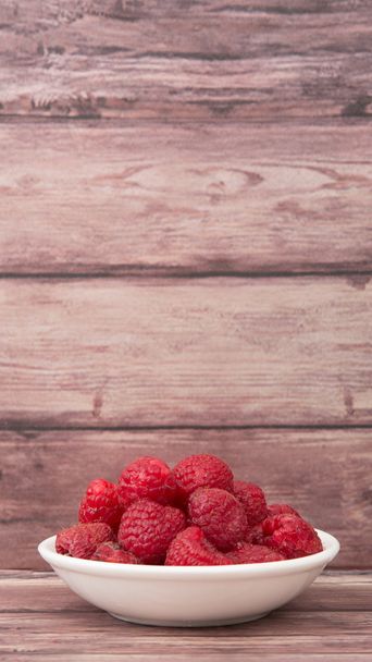Framboesa fruta na tigela
 - Foto, Imagem
