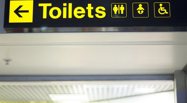 Luchthaven informatiebord toiletten wc - Foto, afbeelding