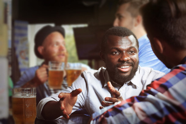 men drinking beer - 写真・画像
