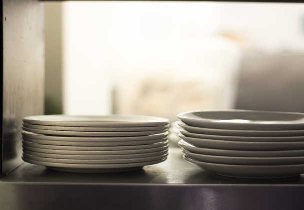 Platos en restaurante cafetería cocina
 - Foto, Imagen