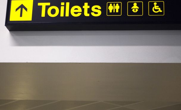 Flughafen Toiletten Informationsschild Leuchttafel - Foto, Bild